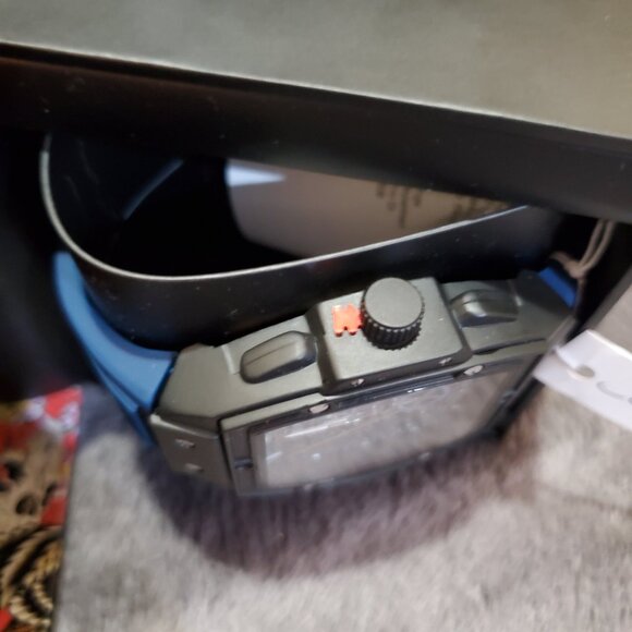 Ed Hardy Men’s Watch With Adjustable Blue Band NWT - Picture 4 of 10